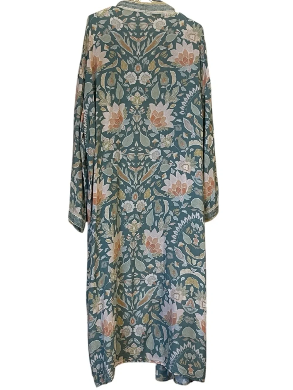 Robe/coverup - Picture 2 of 5